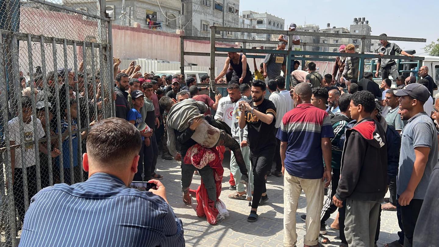 Des martyrs et des blessés parmi ceux qui attendent de l'aide dans la bande de Gaza
