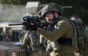 Un jeune blessé par  balles des forces militaires de  l'occupation prés de Jénine