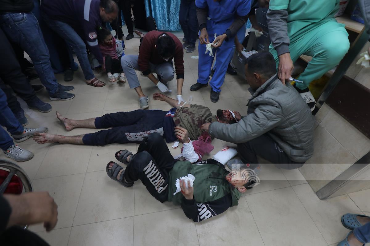 Des dizaines de martyrs et de blessés lors des bombardements de maisons par les avions d'occupation à Deir al-Balah et Rafah