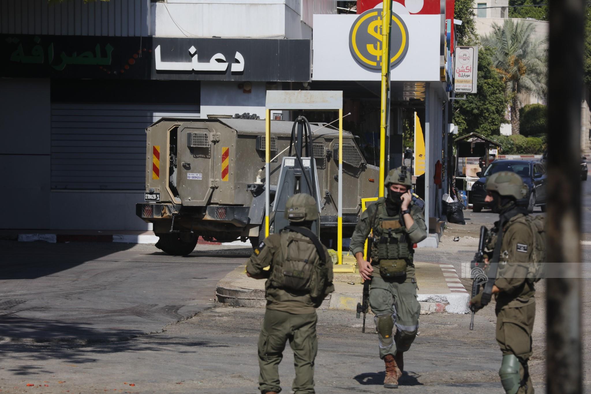 L'armée israélienne fait irruption dans des bureaux de change à Ramallah