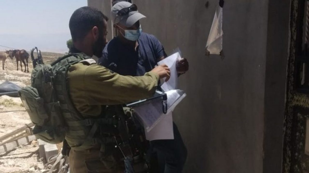L'occupation notifie d’arrêter la construction dans six maisons près d’Hébron  
