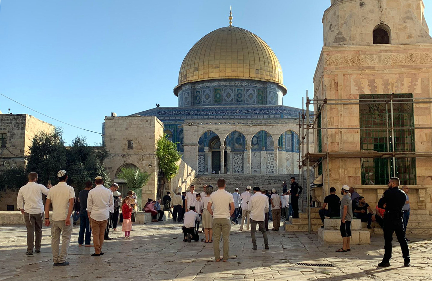 Des colons juifs prennent d’assaut la mosquée Al-Aqsa