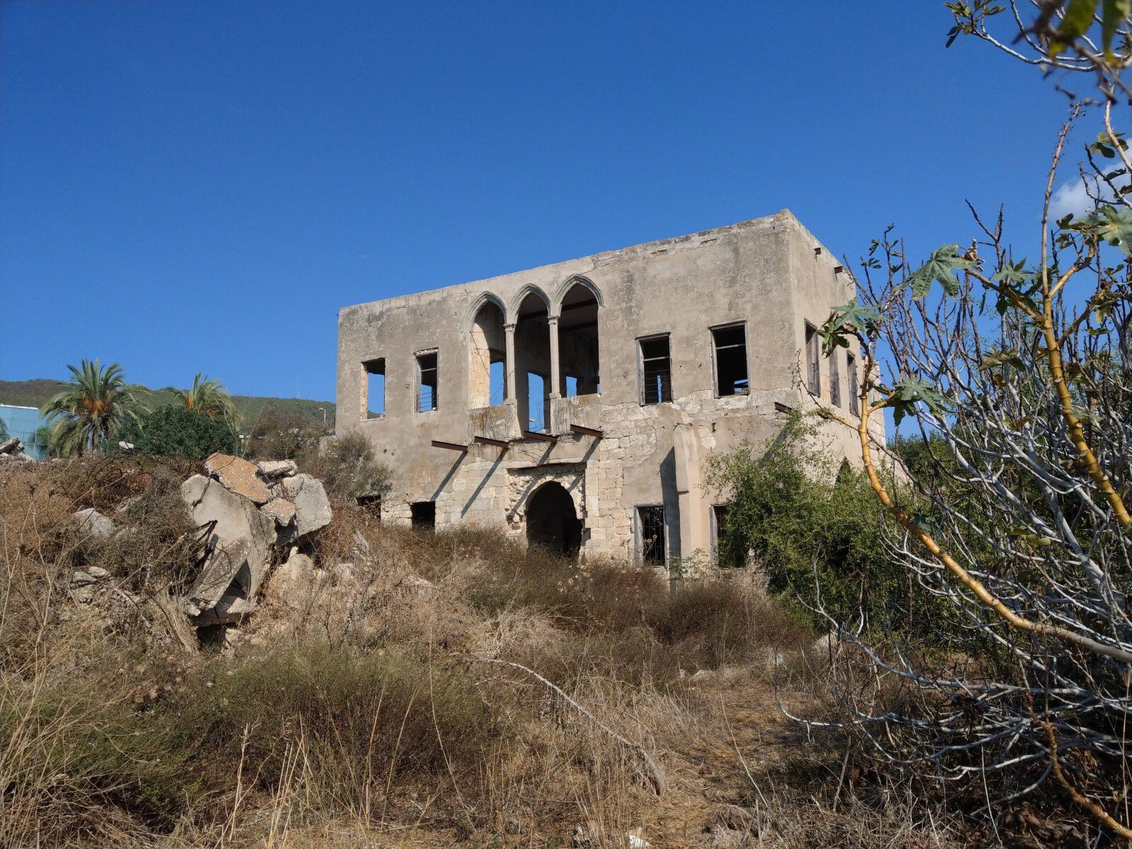 Les autorités israéliennes continuent de démolir des bâtiments historiques dans un village déplacé