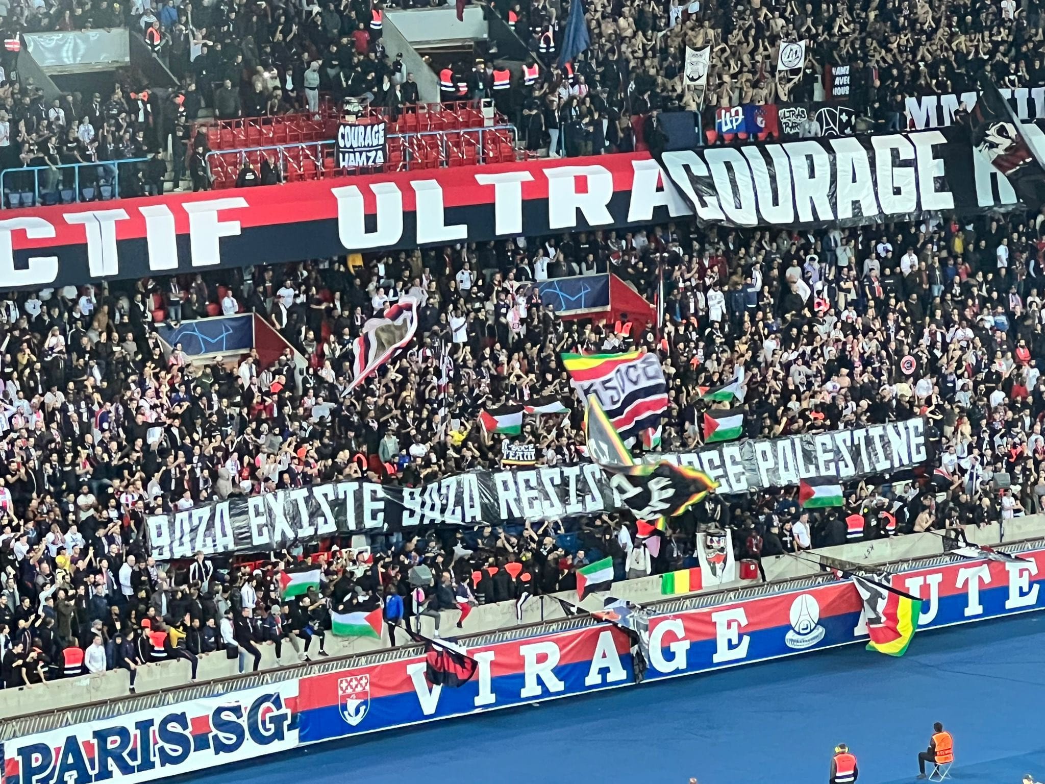 Une manifestation à Paris pour protester contre les crimes de l'occupation contre le peuple palestinien 