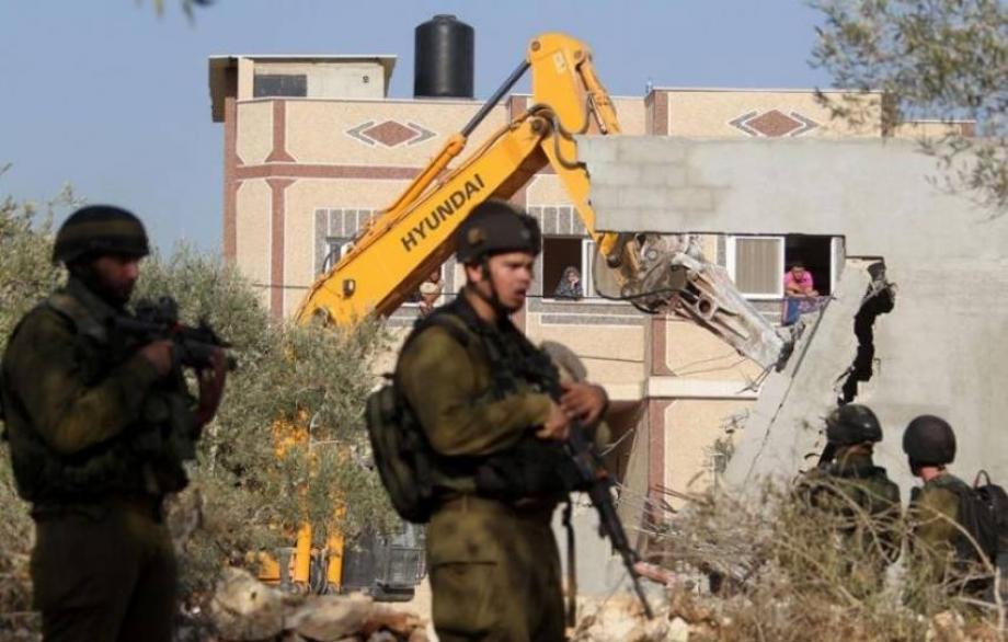 Jérusalem : l’occupation démolit un mur et une pergola 