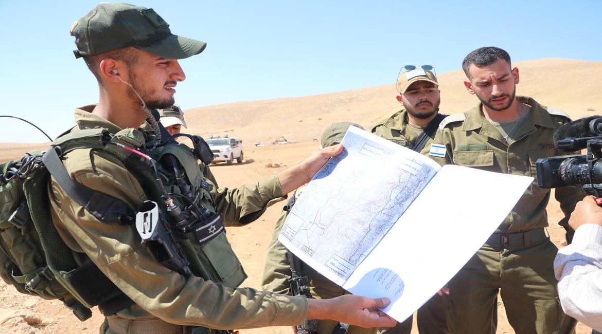 Les autorités d’occupation livrent des avis de démolition à des familles palestiniennes dans la vallée du Jourdain 