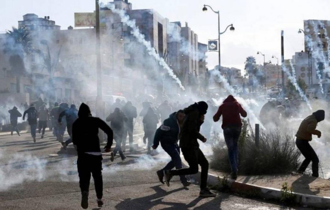  Un enfant touché par balles de l’occupation et d’autres asphyxiés en Cisjordanie occupée 