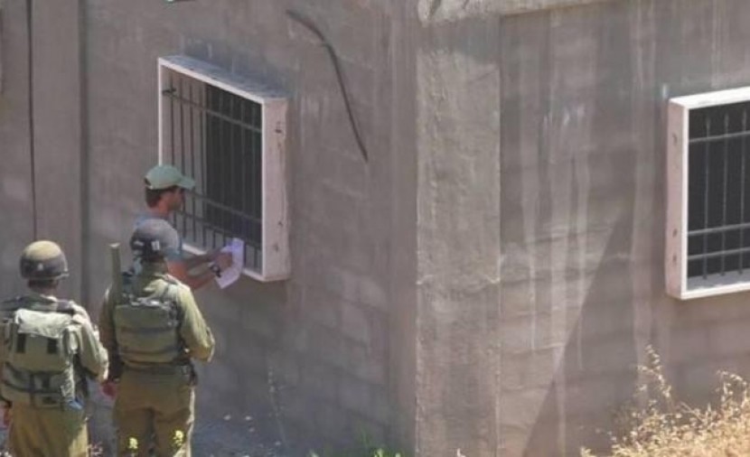 L'occupation notifie d’arrêter la construction dans une maison à Masafer Yatta 