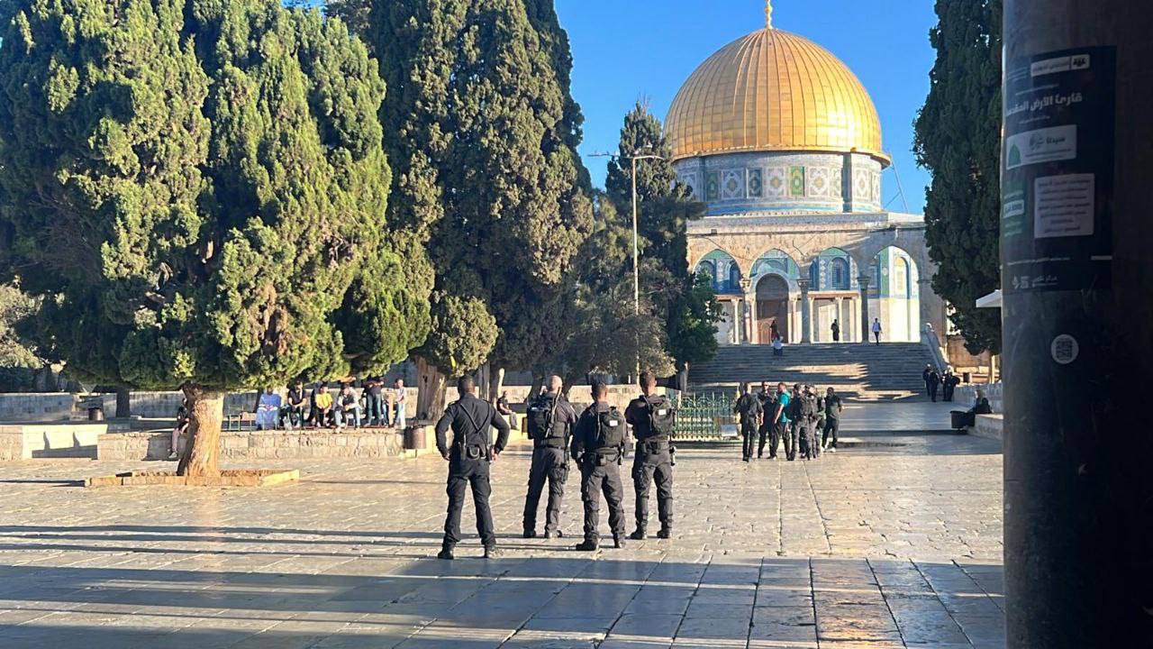 Les colons profanent la Mosquée Al-Aqsa  