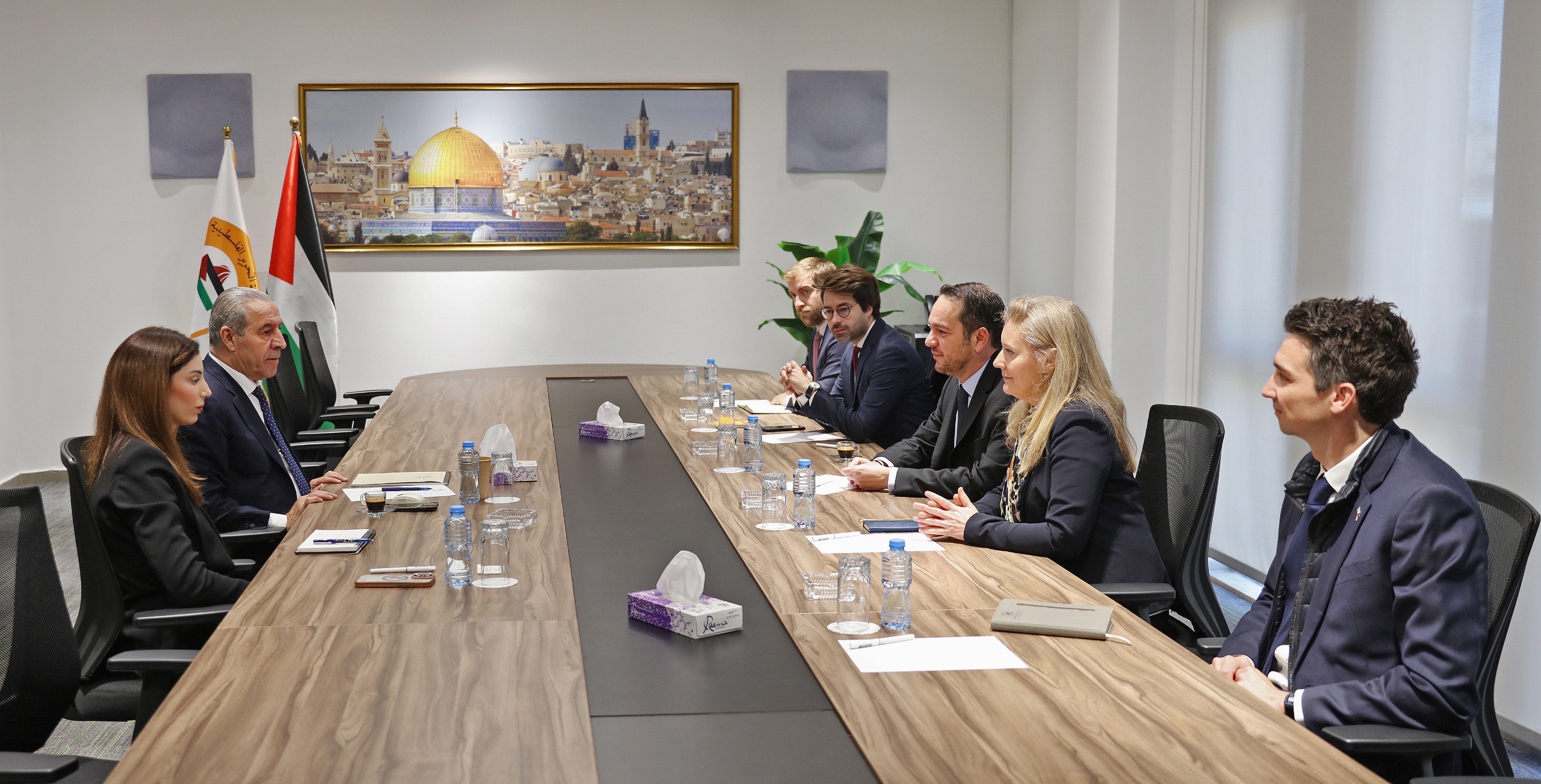 Al-Sheikh s'entretient avec les consuls britannique et français des derniers développements politiques et humanitaires