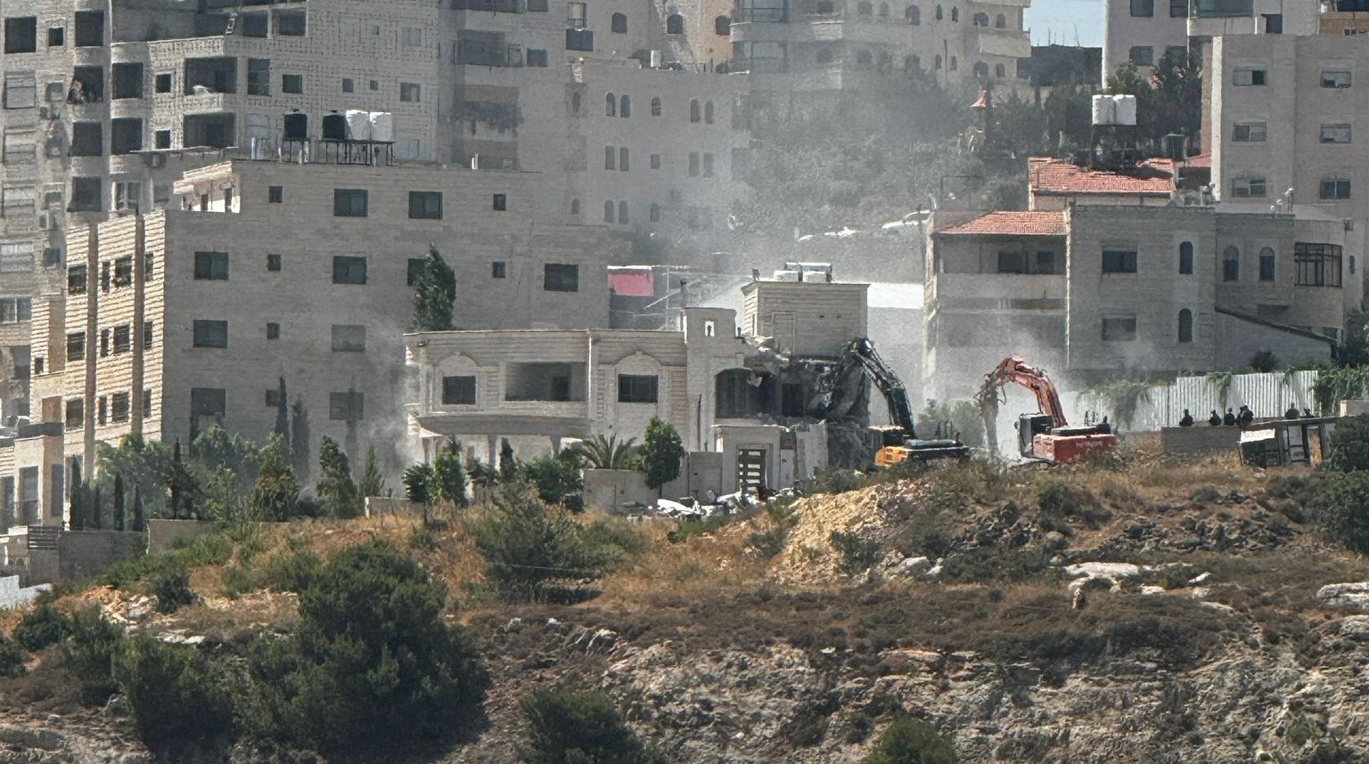 Les autorités d’occupation israéliennes démolissent une maison à Hébron