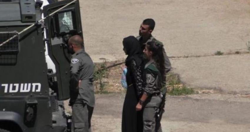 Les forces d’occupation israéliennes arrêtent une Palestinienne à Jérusalem occupée