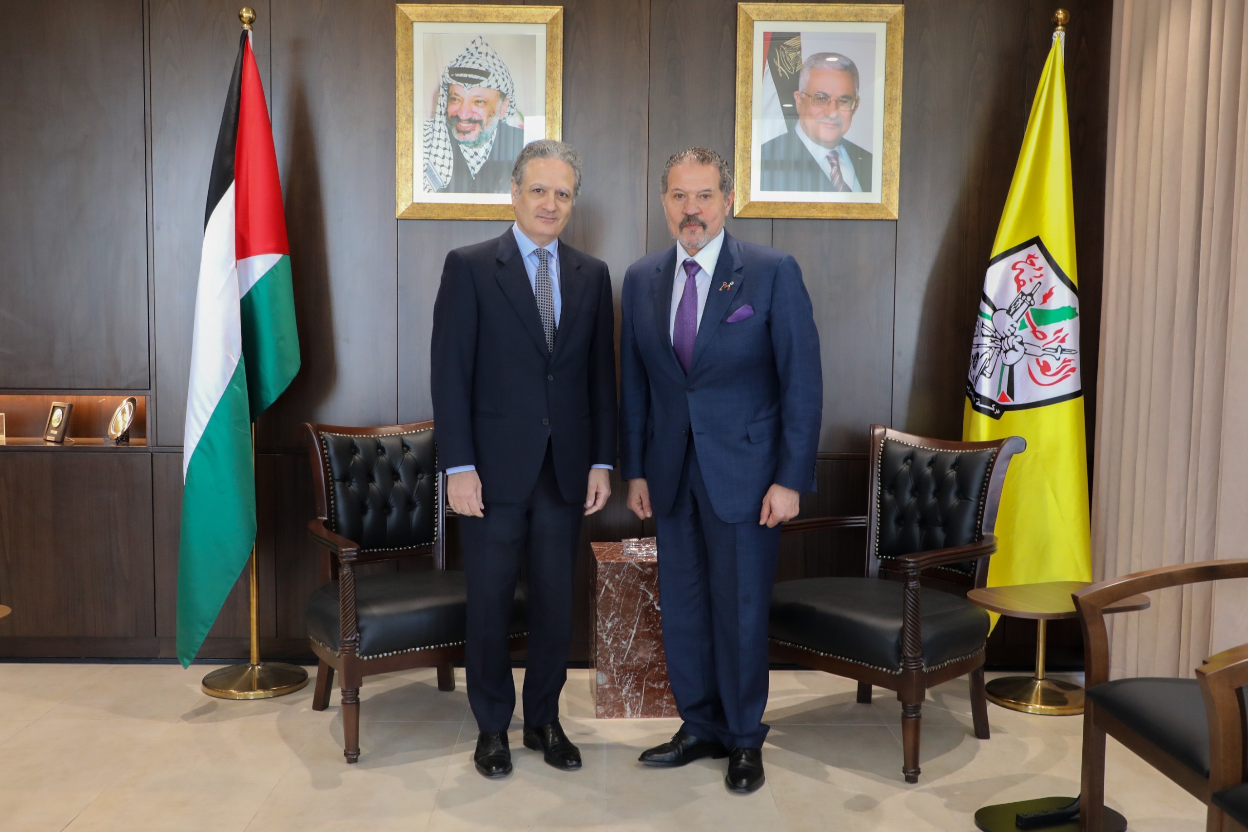 Yasser Abbas discute avec le consul d'Espagne des derniers développements politiques et du renforcement des relations bilatérales