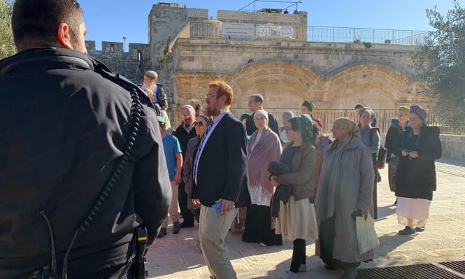 Le colon extrémiste "Glick" mène une invasion contre la mosquée Al-Aqsa