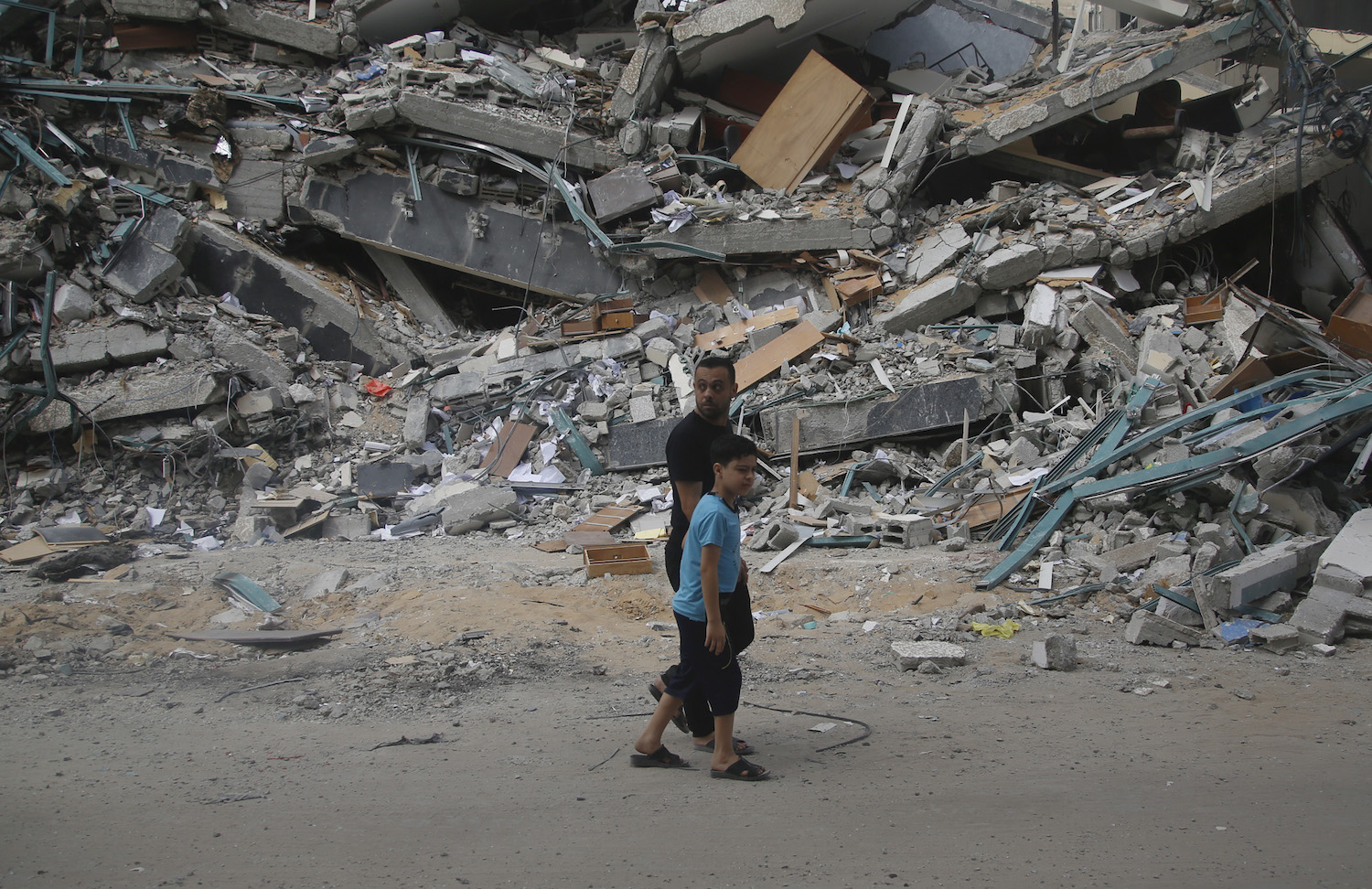 Un enfant parmi neuf Palestiniens récupérés des débris à Gaza