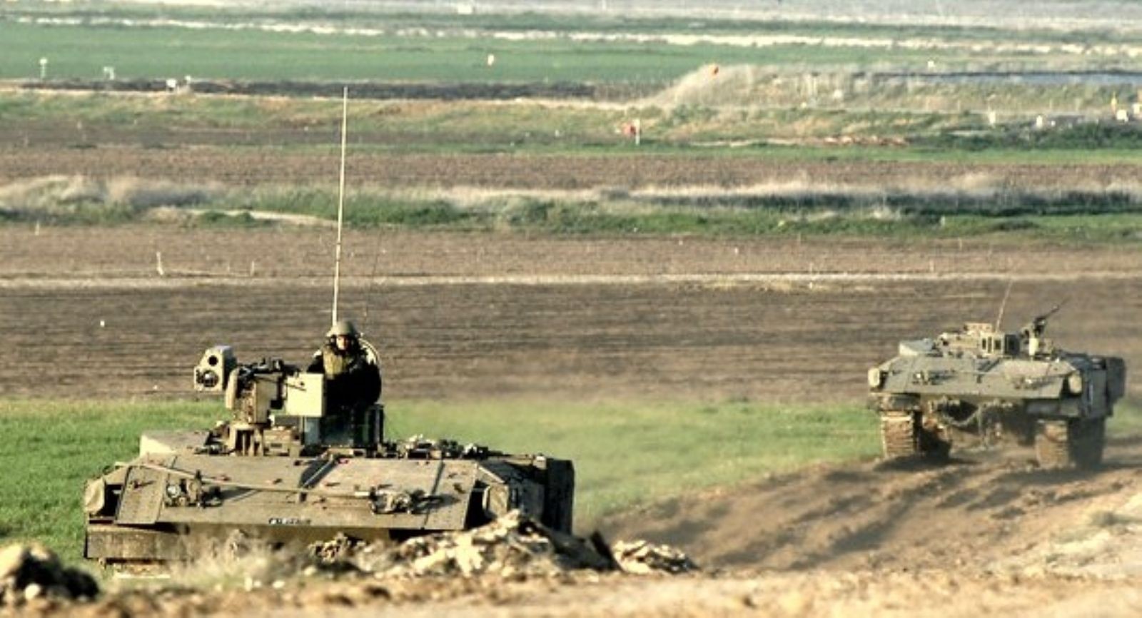 Les véhicules militaires de l’occupation pénètrent dans les terres à l’est de Rafah 