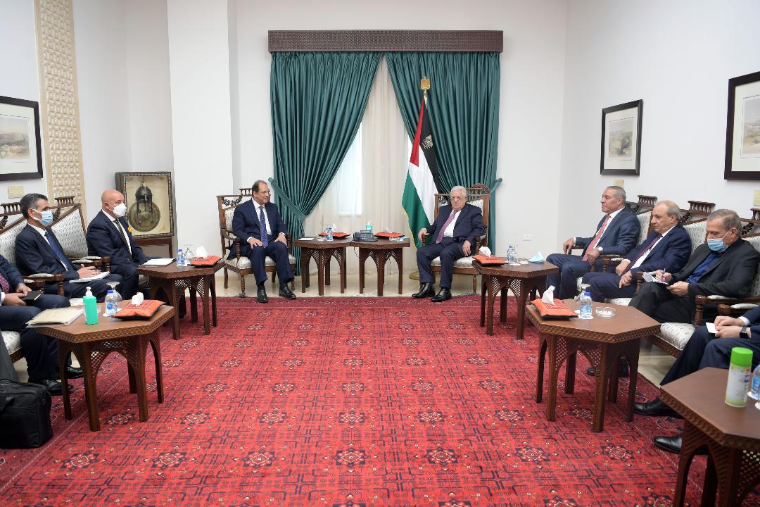 Le président Abbas accueille le chef du Service de renseignements généraux égyptien 