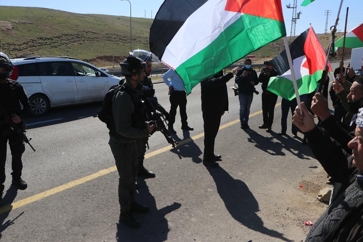 Les Palestiniens appelés à participer à un sit-in de soutien avec Khan Al-Ahmar en réaction aux appels israéliens de le prendre d’assaut