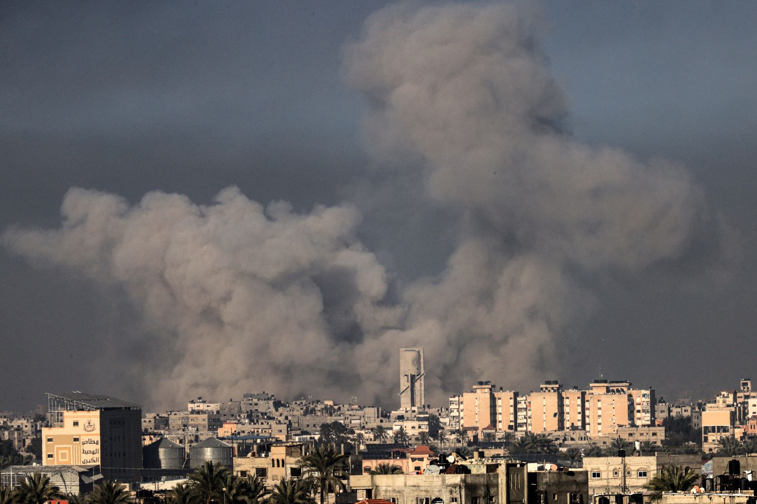 Gaza : 10 martyrs dans de frappes israéliennes ciblant une école et une maison  