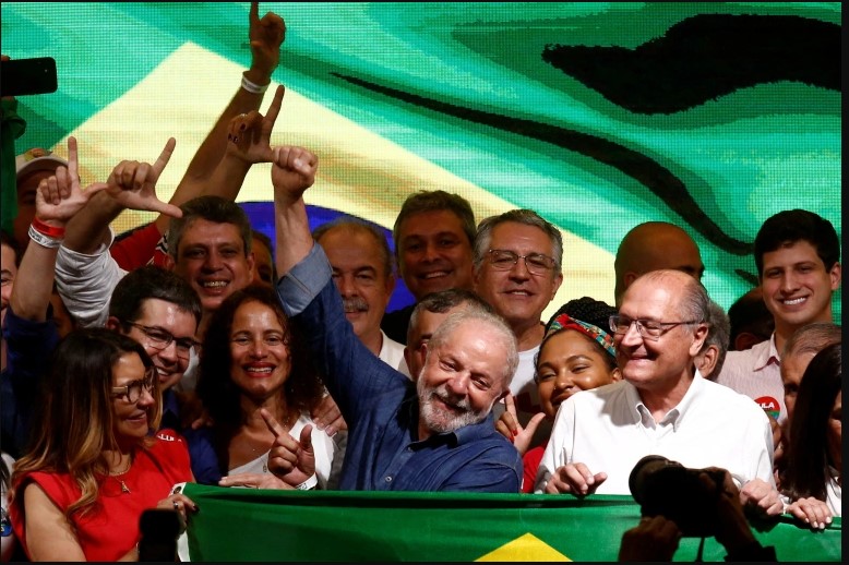 Lula da Silva bat le président Jair Bolsonaro et redevient président du Brésil