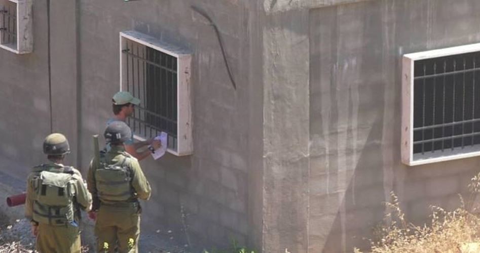 L'occupation notifie d’arrêter la construction dans trois maisons et une serre agricole près de Bethléem 