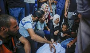 Des victimes par un bombardement israélien visant un bulldozer à l'ouest du camp d'Al-Nuseirat