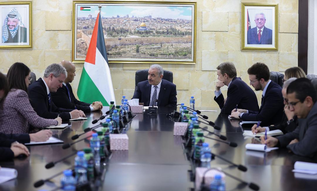 Shtayyeh rencontre une délégation de membres du Congrès américain