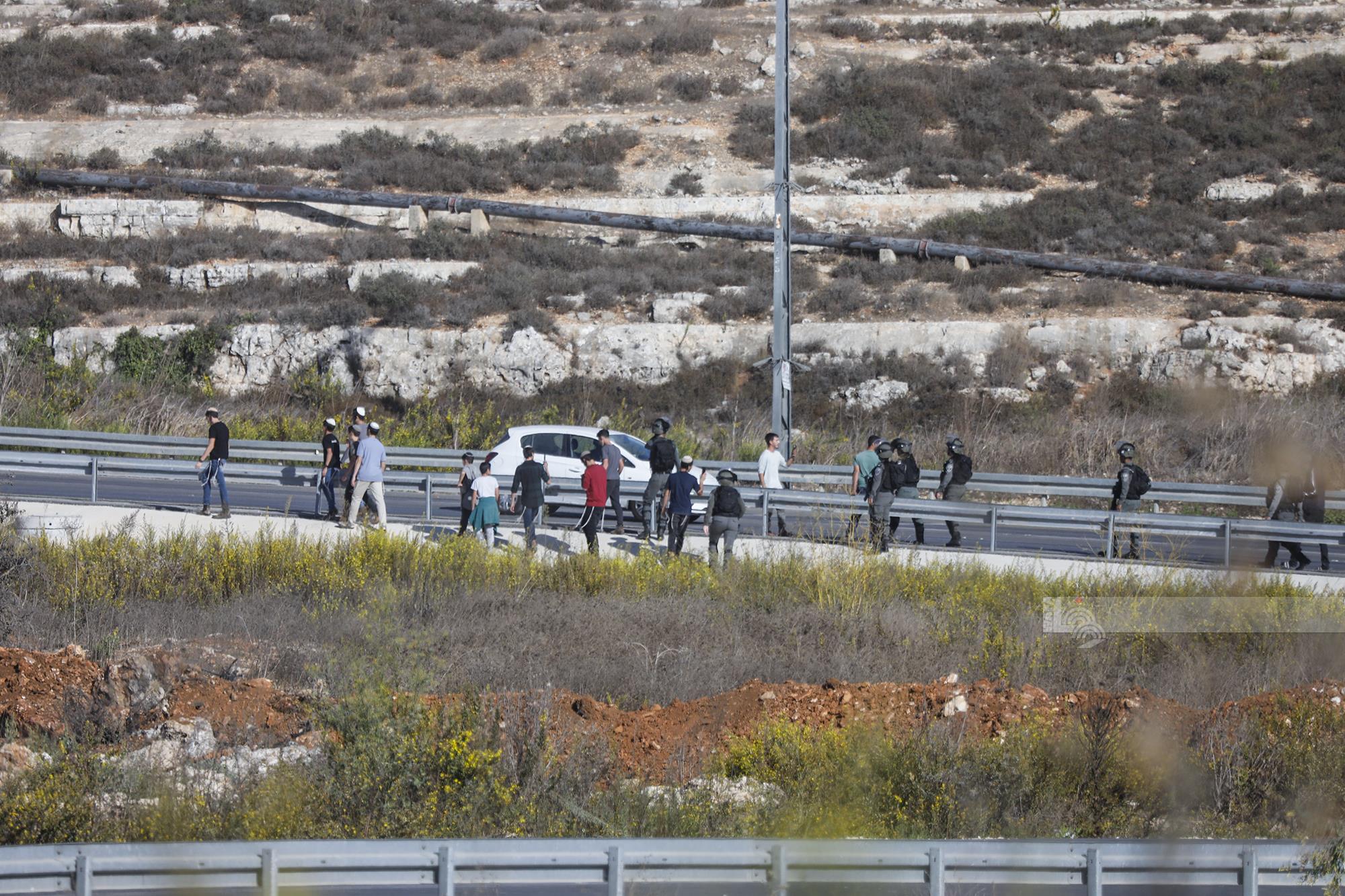 Des colons israéliens attaquent des Palestiniens sans défense à l'ouest de Salfit