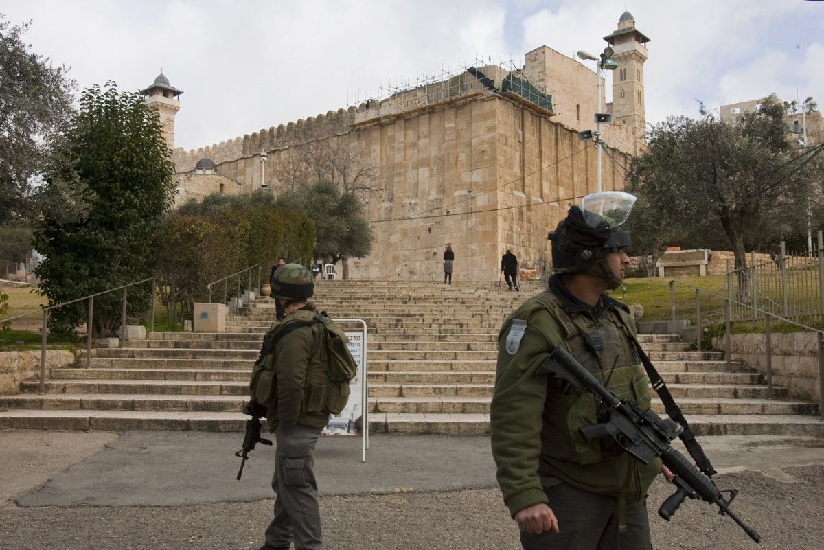 Le tribunal israelien  approuve la construction d'un ascenseur pour les colons dans la mosquée Al-Ibrahimi à Hébron