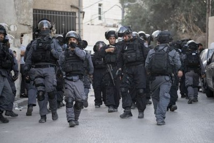 Les forces israéliennes mènent un raid à Turmus Ayya et Deir Jarir, près de Ramallah