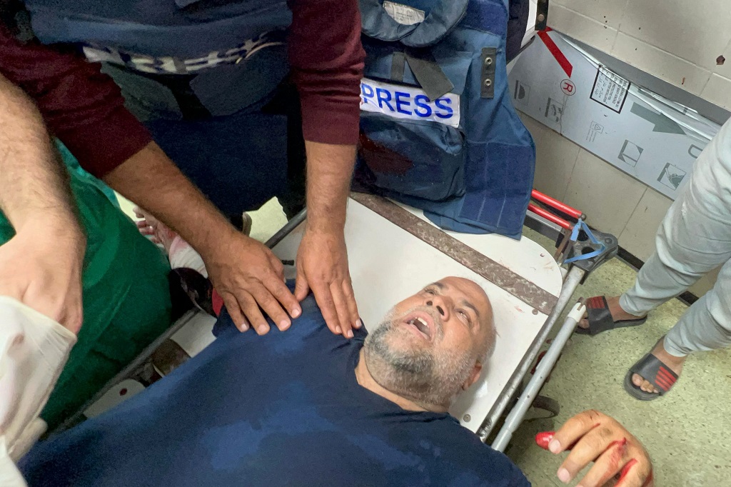 De nombreux  journalistes et citoyens blessés dans un bombardement israélien à Khan Younis