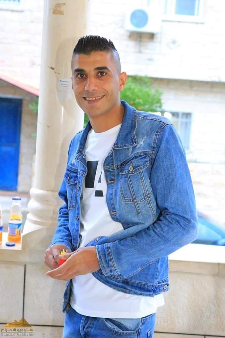 Un prisonnier palestinien poursuit sa grève ouverte de la faim pour 23 jours consécutifs et d' autres prisonniers sont agressés horriblement pendant leur arrestation