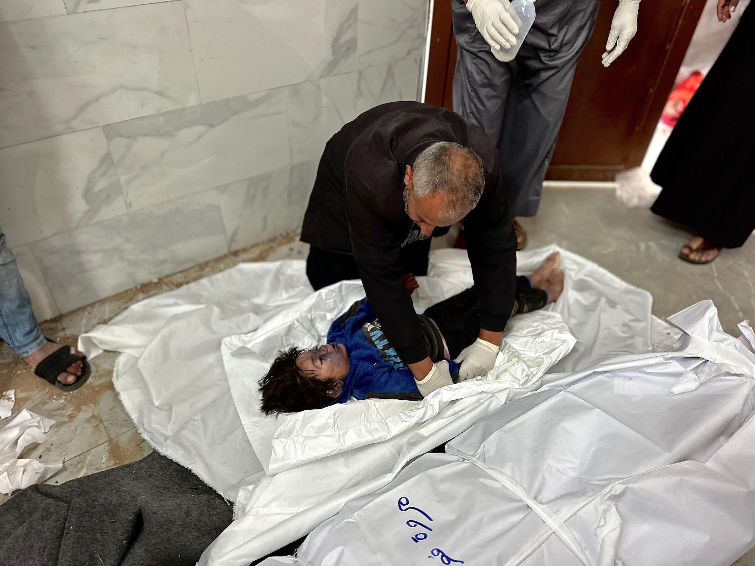 Six enfants parmi des Palestiniens tués dans le bombardement israélien d’un appartement à Gaza