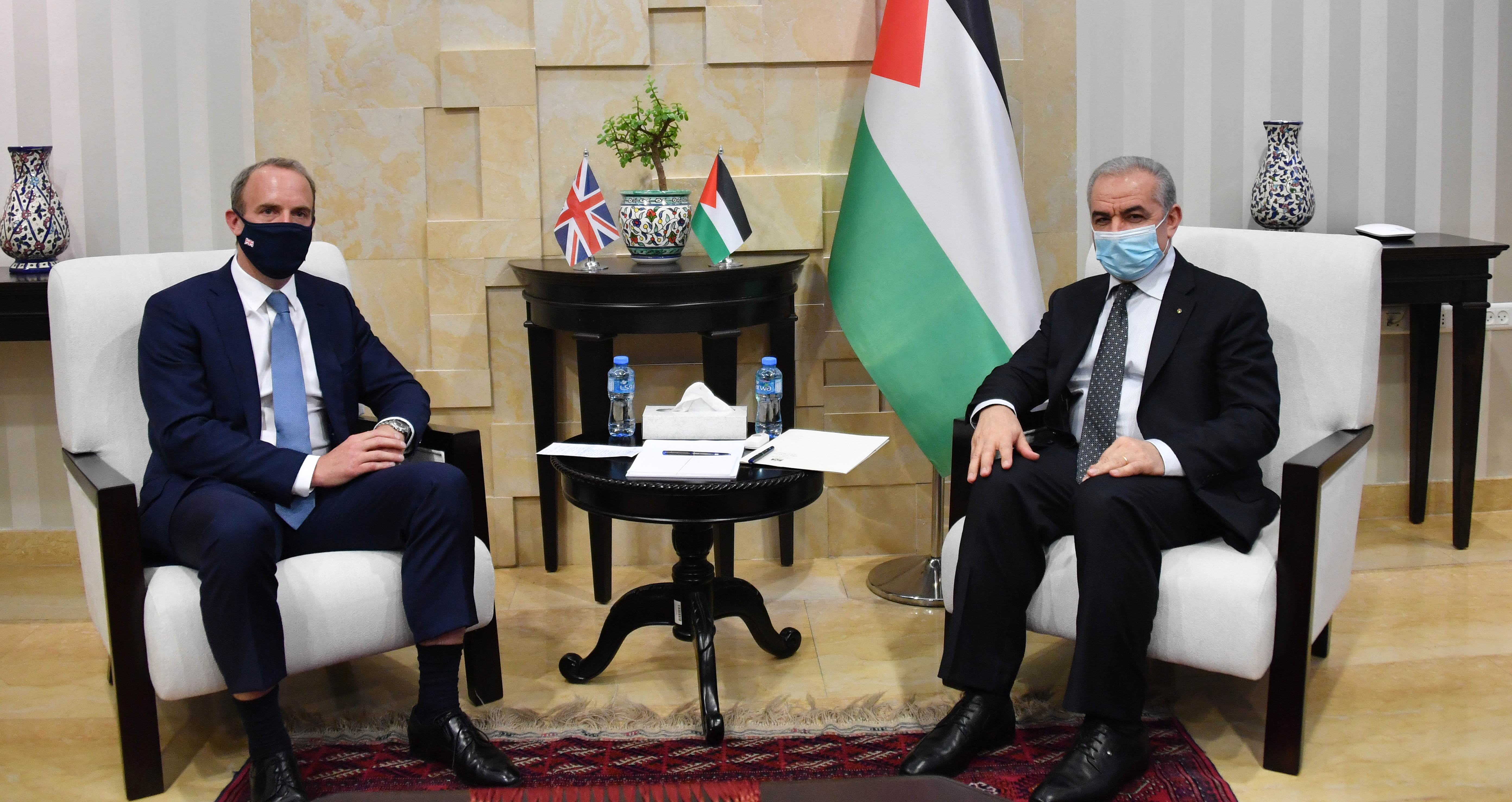 Le premier ministre rencontre  le ministre britannique des affaires étrangères