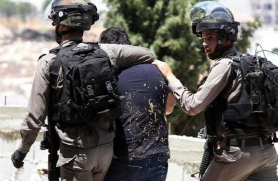 Les forces d’occupation israéliennes arrêtent deux Palestiniens à Jérusalem occupée