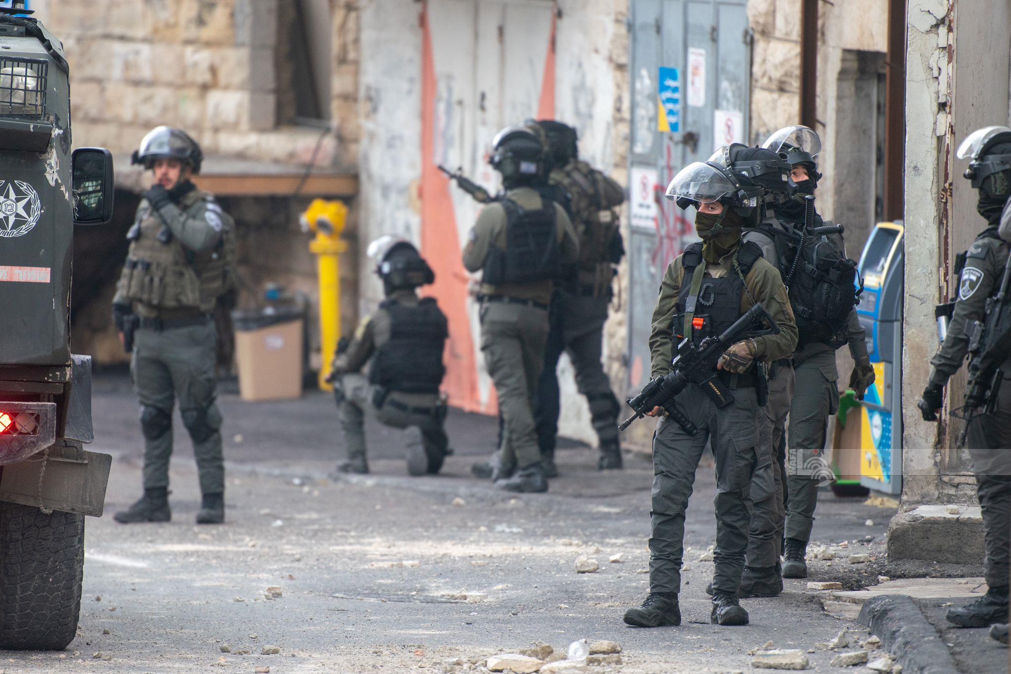 Un adolescent palestinien blessé par des balles réelles israéliennes à Jérusalem