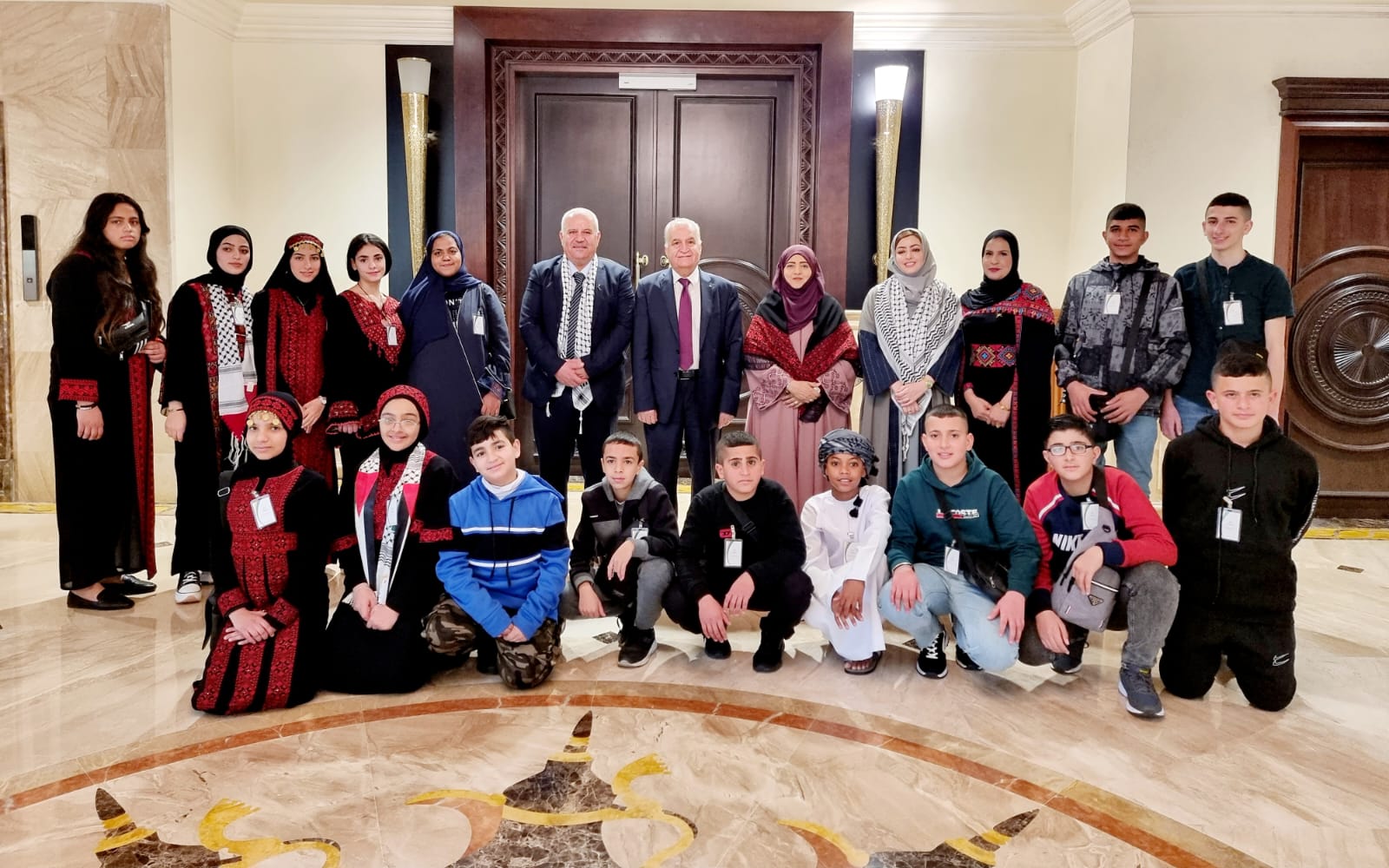 La ministre omanaise du Développement social reçoit une délégation d'enfants palestiniens