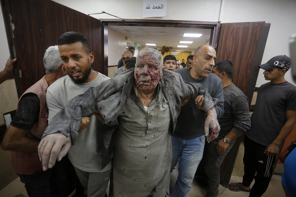 Israël commet un nouveau massacre : des dizaines de morts et de blessés dans le bombardement d'une place résidentielle à Jabalia