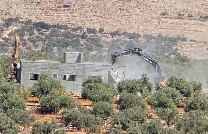Les bulldozers israéliens détruisent une maison en construction à l'ouest de Salfit