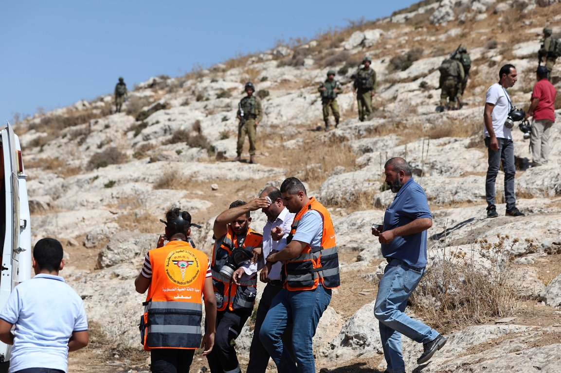 Des manifestants blessés lors de la répression des marches pacifiques par les forces d'occupation en Cisjordanie