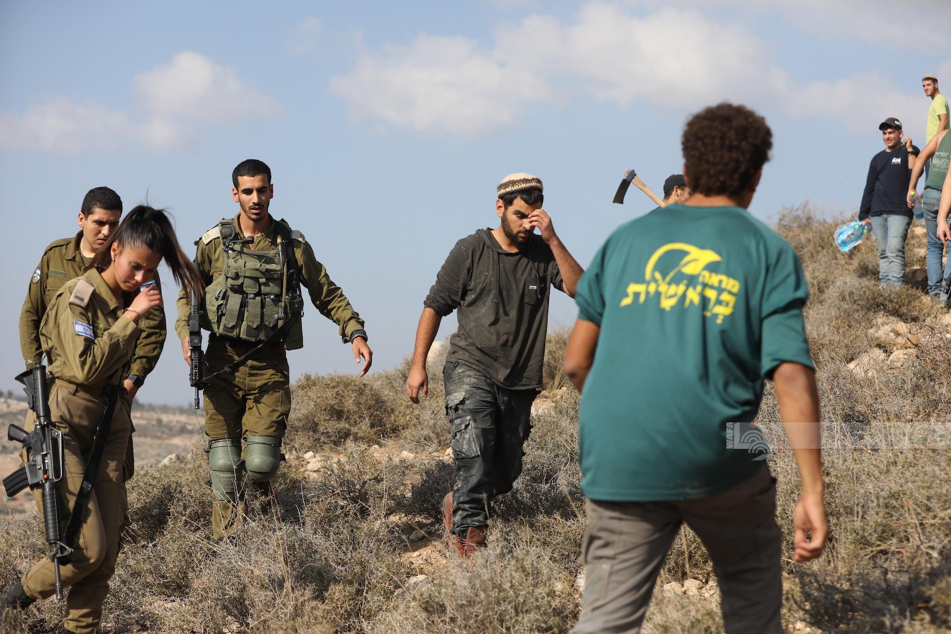 Des colons israéliens attaquent un véhicule palestinien dans le nord de la vallée du Jourdain