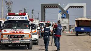 Croissant-Rouge : le convoi évacuant les blessés attend toujours de quitter Gaza