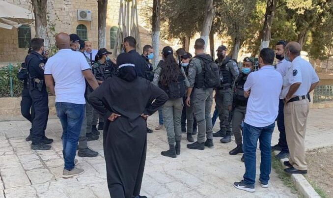 Les forces d’occupation arrêtent un citoyen jérusalémite après l’avoir agressé