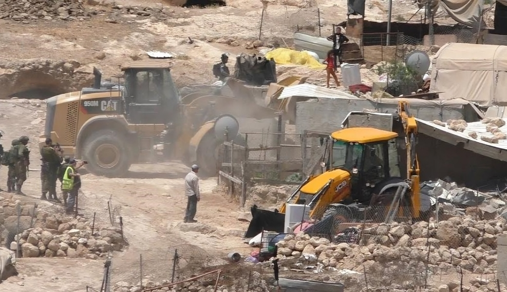  Des colons israéliens démolissent des habitations et des installations agricoles à Masafer Yatta