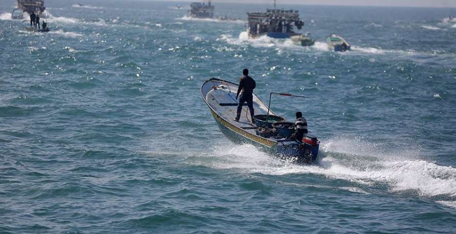 La marine de l’occupation cible les pêcheurs dans la mer de Gaza  
