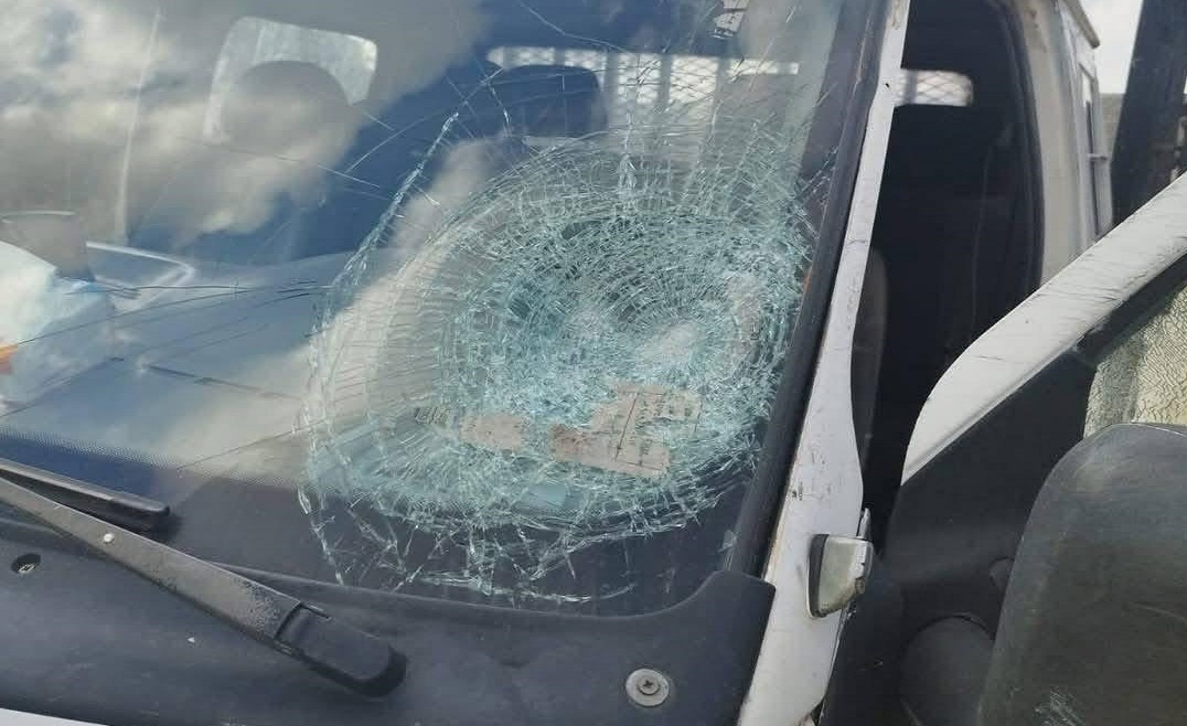 Deux blessés et plusieurs véhicules endommagés lors d'une attaque de colons à l'ouest de Salfit