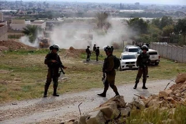 Rapport quotidien : l’occupation israélienne poursuit ses violations contre le peuple Palestinien et ses biens