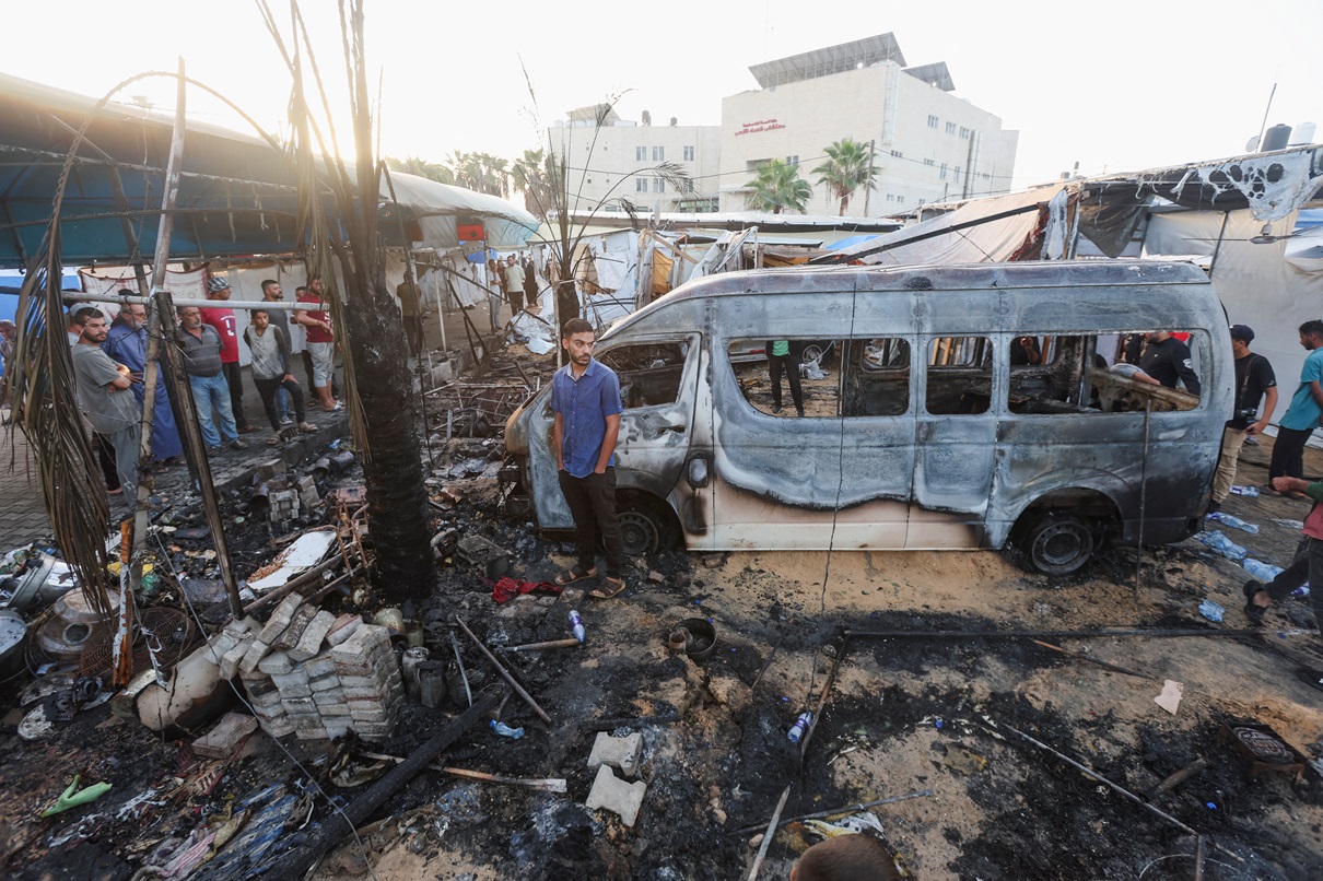Deux morts et un blessé dans un bombardement d'occupation, visant un véhicule de l'UNRWA au sud de Deir al-Balah