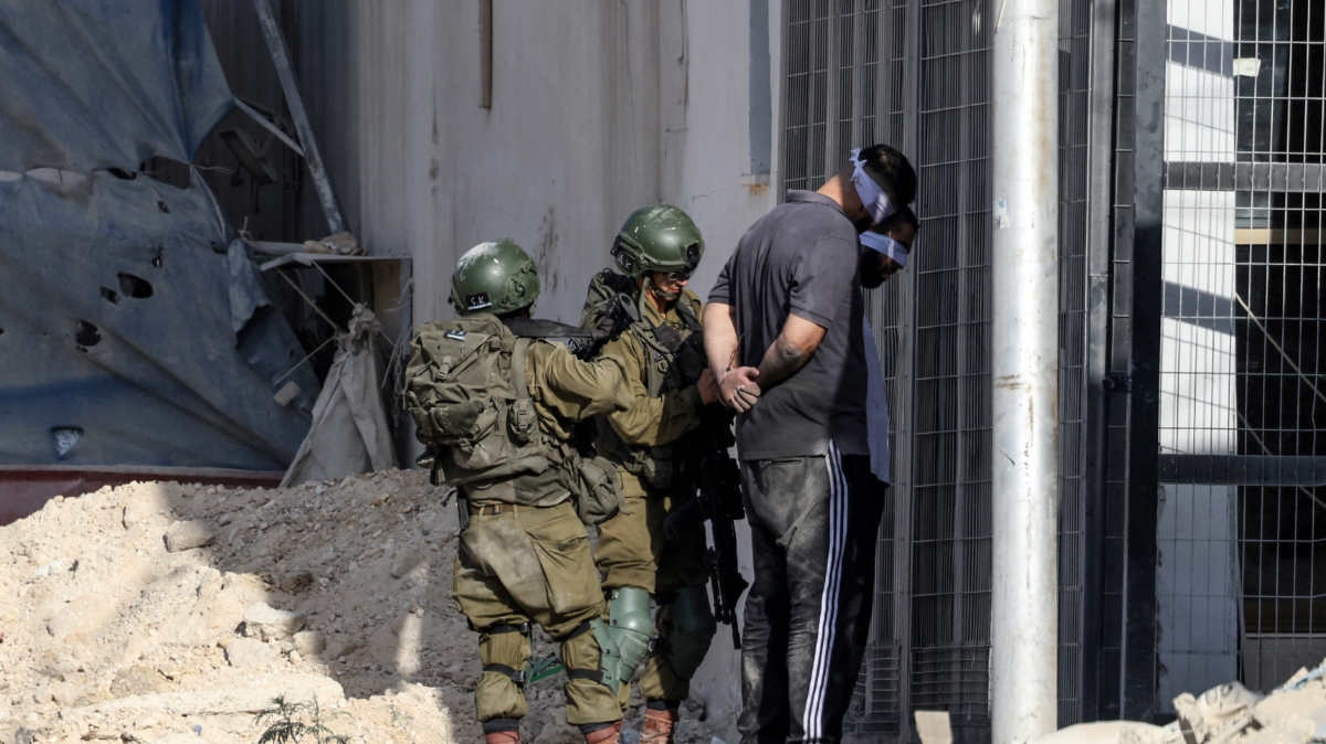 Campagne israélienne de détention de grande envergure à Anata touchant 65 palestiniens