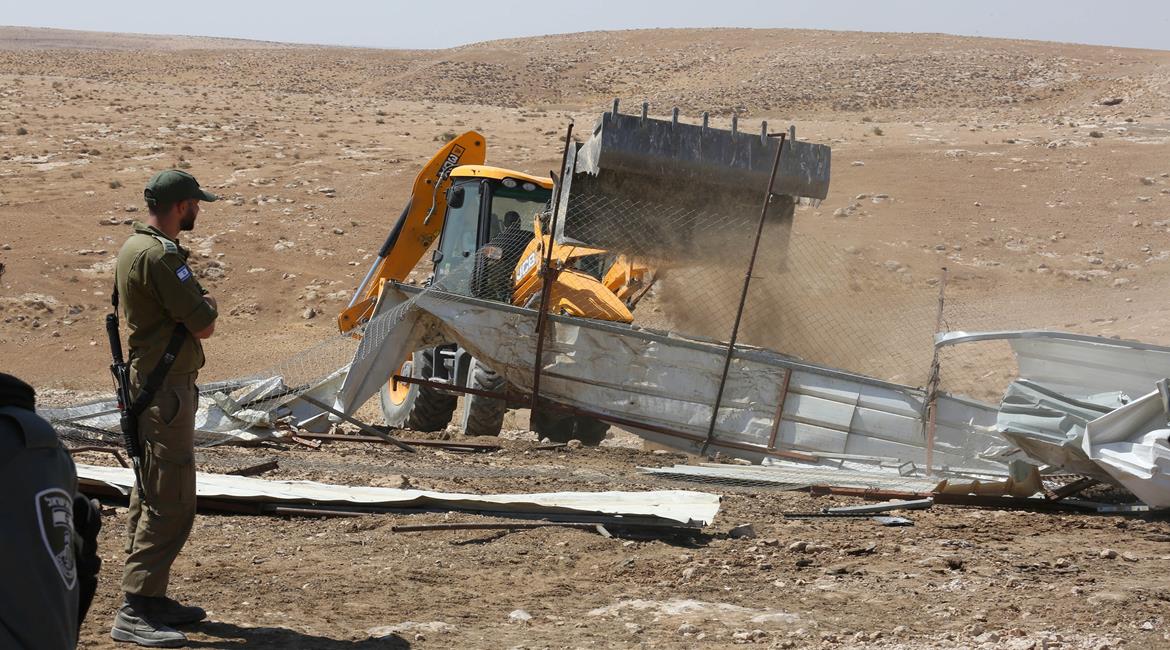 Les bulldozers d’occupation détruisent trois installations agricoles et deux maisons en Cisjordanie